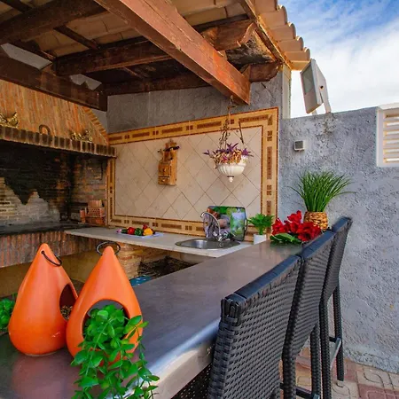 Flora - Plusholidays Villa